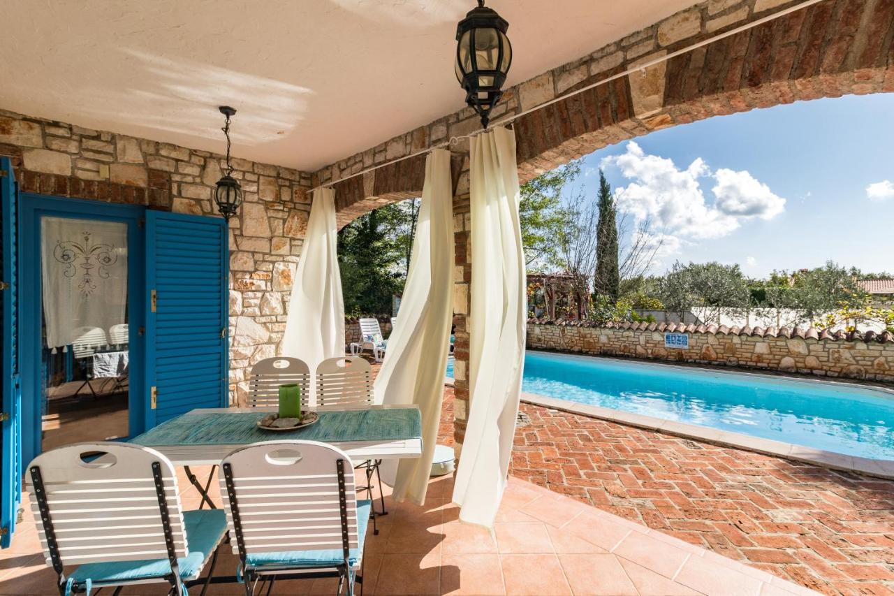 Villa-Johanna Kaštelir Exteriör bild