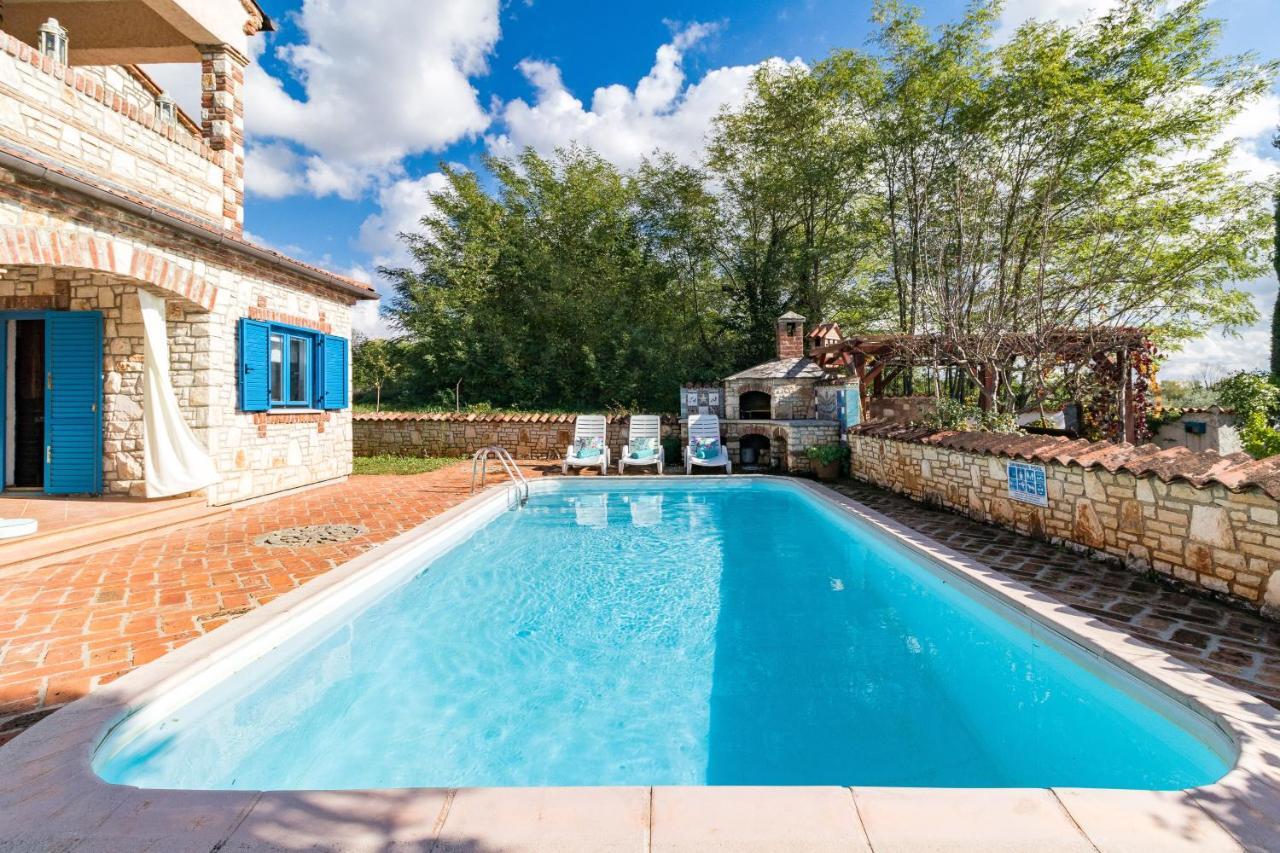 Villa-Johanna Kaštelir Exteriör bild